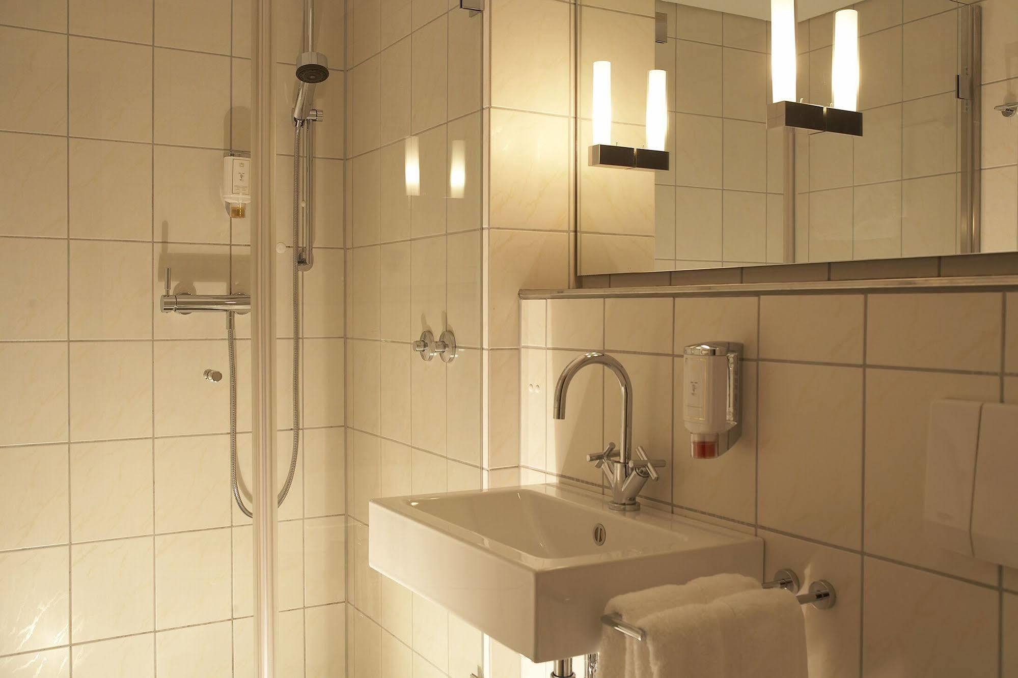 Hotel Maximilians Есен Екстериор снимка